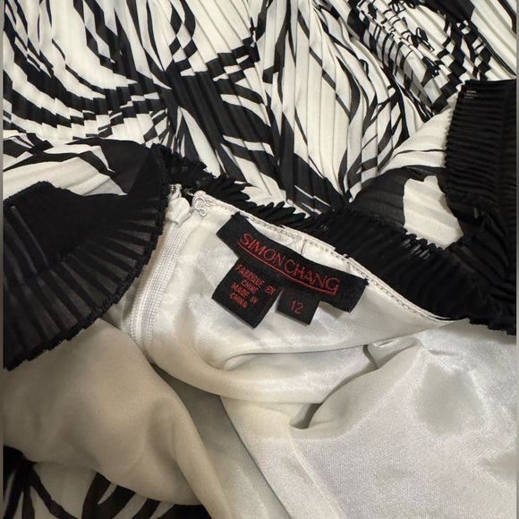 Simon Chang Women Dress - Picture 3 of 3